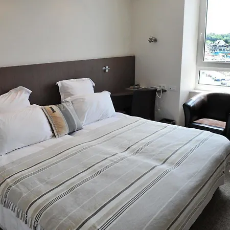Le Benhuyc Hotell